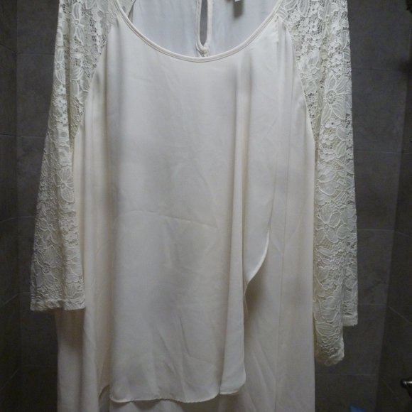 Cato 26/28 White Double layered draped front 3/4 Sleeve Top w/ Lace sleeves - Picture 1 of 12